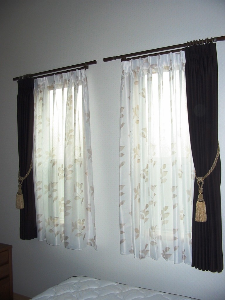 アルバーノを使った寝室のカーテン